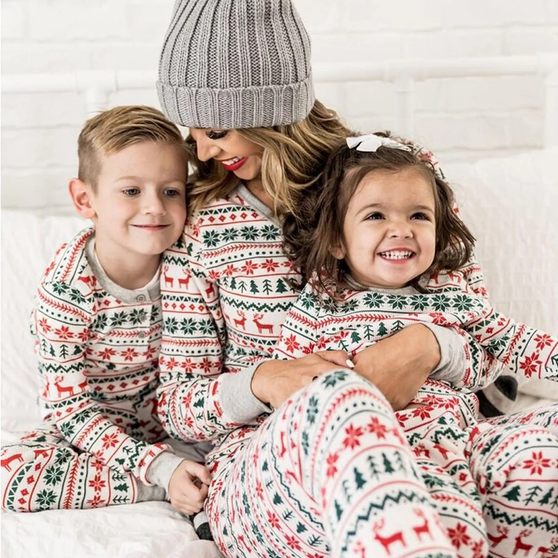 thumbnail image 4 of Pijamas familiares a juego para Navidad de 2024, conjunto de ropa para padre, madre, niños y bebés, pijamas para papá, mamá e hija e hijo, 4 of 5