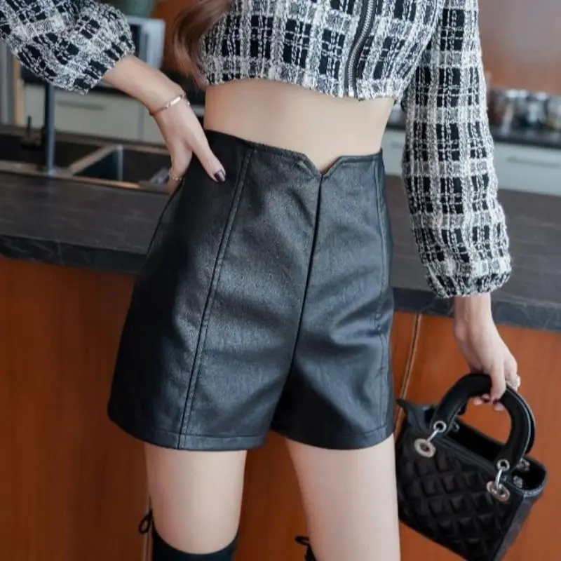 

Новинка Осень-зима 2024, Модные свободные ботинки и штаны из искусственной кожи с широкими штанинами и высокой талией, одежда, кожаные шорты для женщин T401