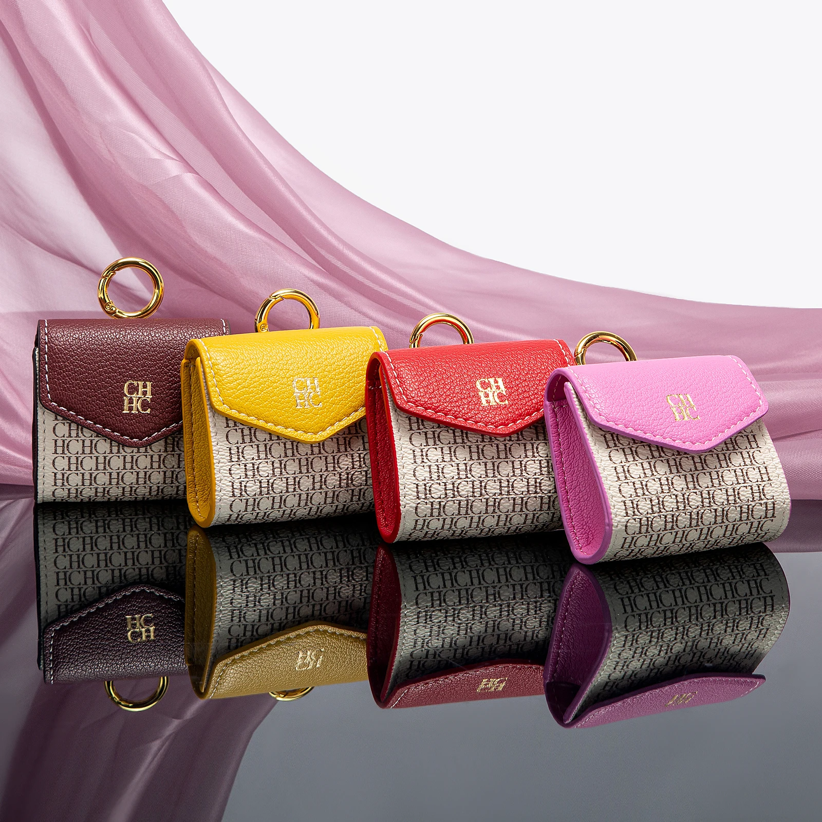 حقيبة مفاتيح CHCH لعام 2025، بالإضافة إلى حقيبة سم...