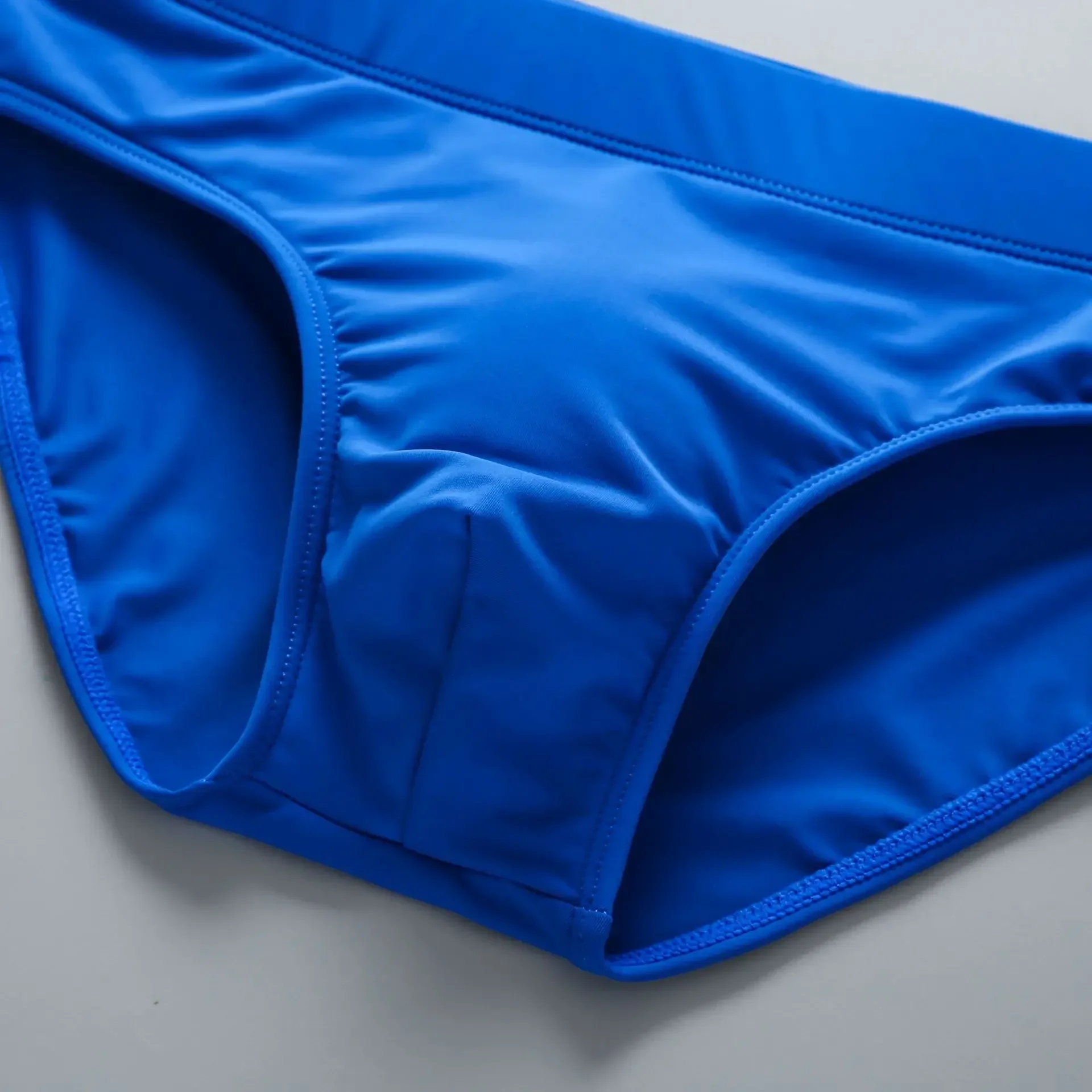 Men's swimming trunks with low waist, sexy, big, anti-embarrassing, quick-drying young men's sports briefs addicted 4
