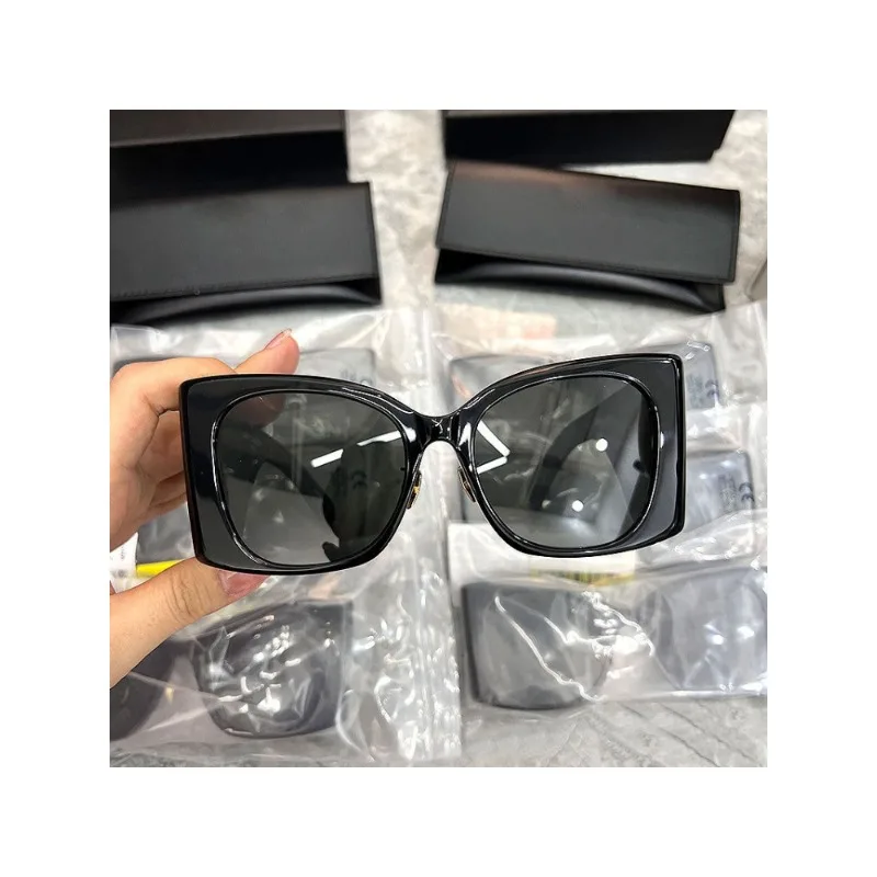 

24 tide sunglasses female wide legs cool big cat's eye sunglasses male personality Europe and America thin new glasses fashion.