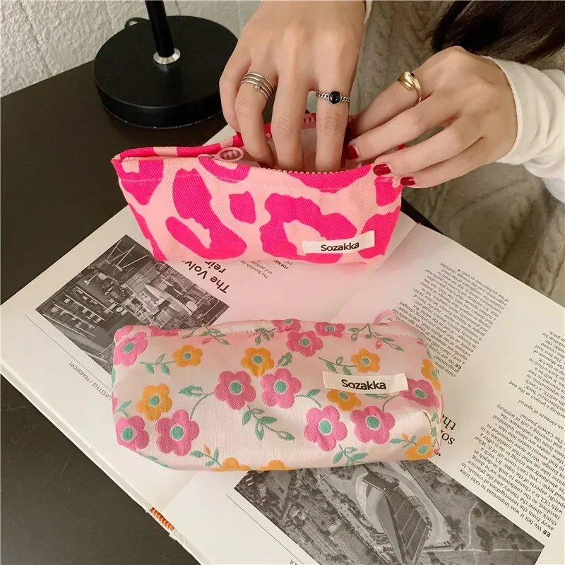 

Japanese portable Flower Canvas Makeup Pouch Lipstick Eyeliner brushes organizer bags Student School Stationery Pencil Bags