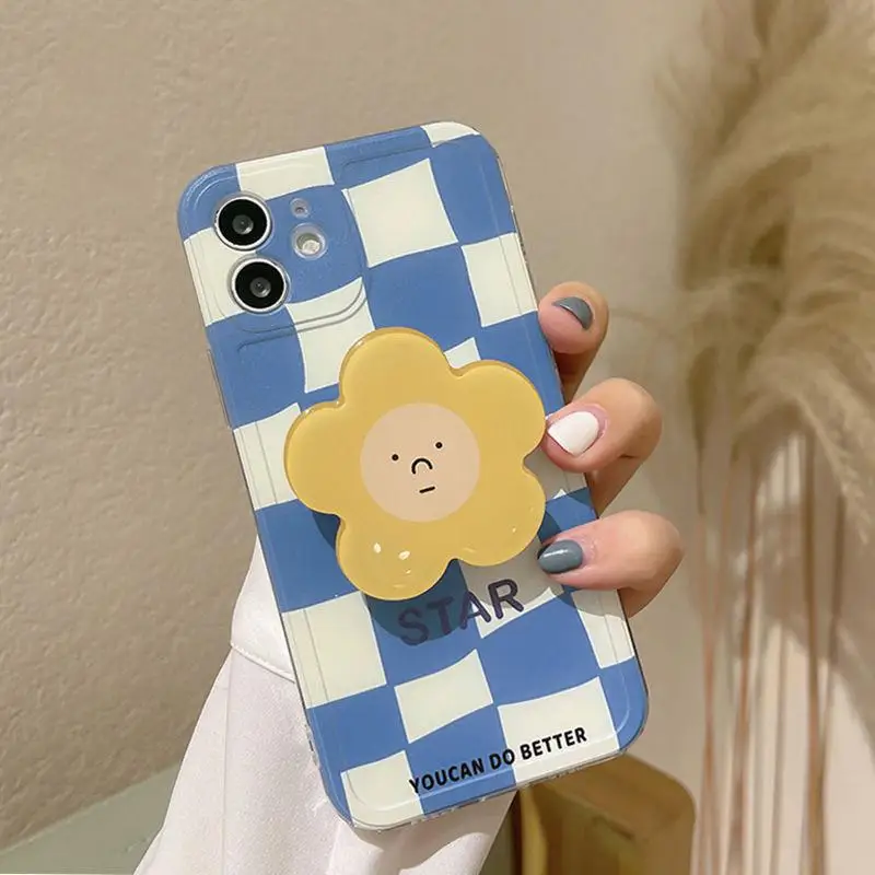 Daisy Flowers Holder Phone Case - INS Smile Collection