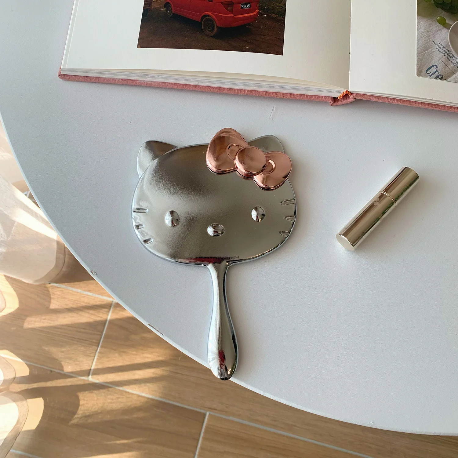 מראה קיפולית ניידת בסגנון קרטון של הלו קיטי של סאנריו, מראה איפור ניידת ניידת בסגנון קרטון אנימה קאוואי, מתנה לבנות