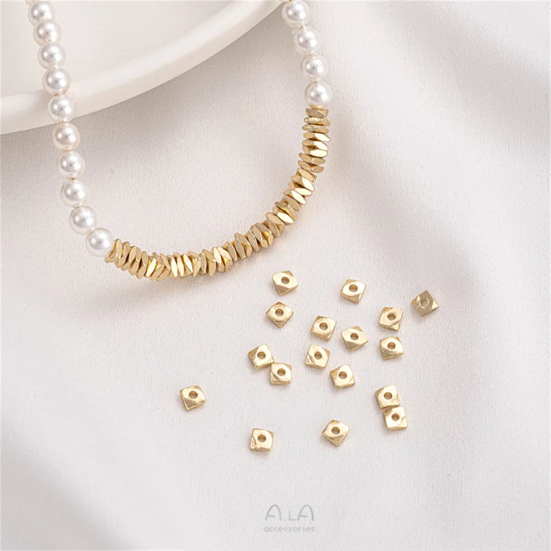 

14K Gold Wrapped Pleated Concave Edge Square Piece Partition Bead DIY Wearing Pearl Bracelet Necklace Accessories C387