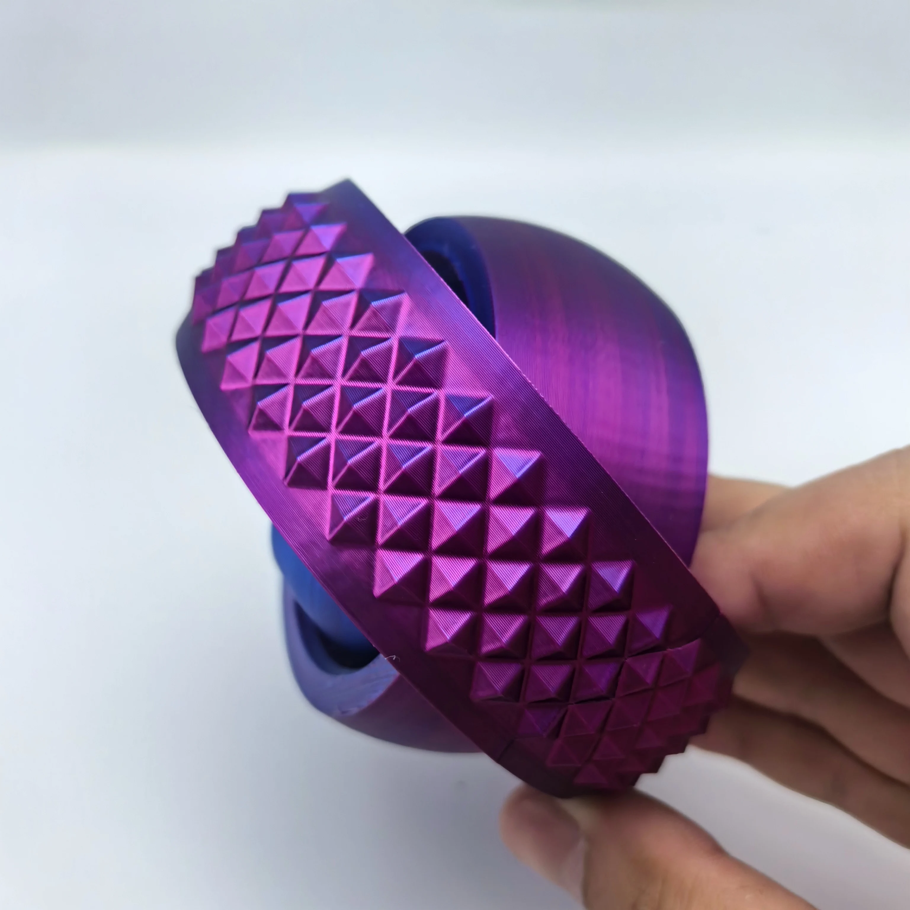 Fingertip Gyroscope Toy 3D Printed Rotating Ball Toy O-Shaped Universal Fingertip Gyroscope Gravity Rotation Anxiety Relief Decompression Cool Toy
