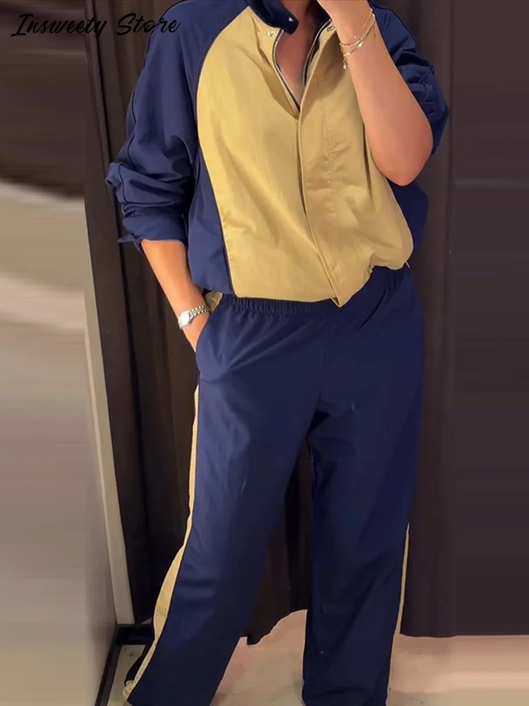 Ensemble de survêtement 2 pièces à blocs de couleurs tendance pour femme, comprenant une veste courte à col montant et cordon de serrage et un pantalon à taille élastique, collection automne 2026. 1