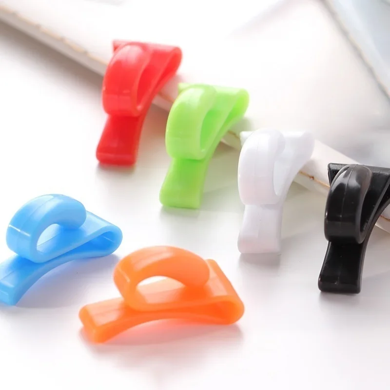 4 PCS Creative Anti Bag Hooks Loaded Inside The Built-key Holder Key Clip Easy To Carry Accessories Suitable Home Storage Hooks