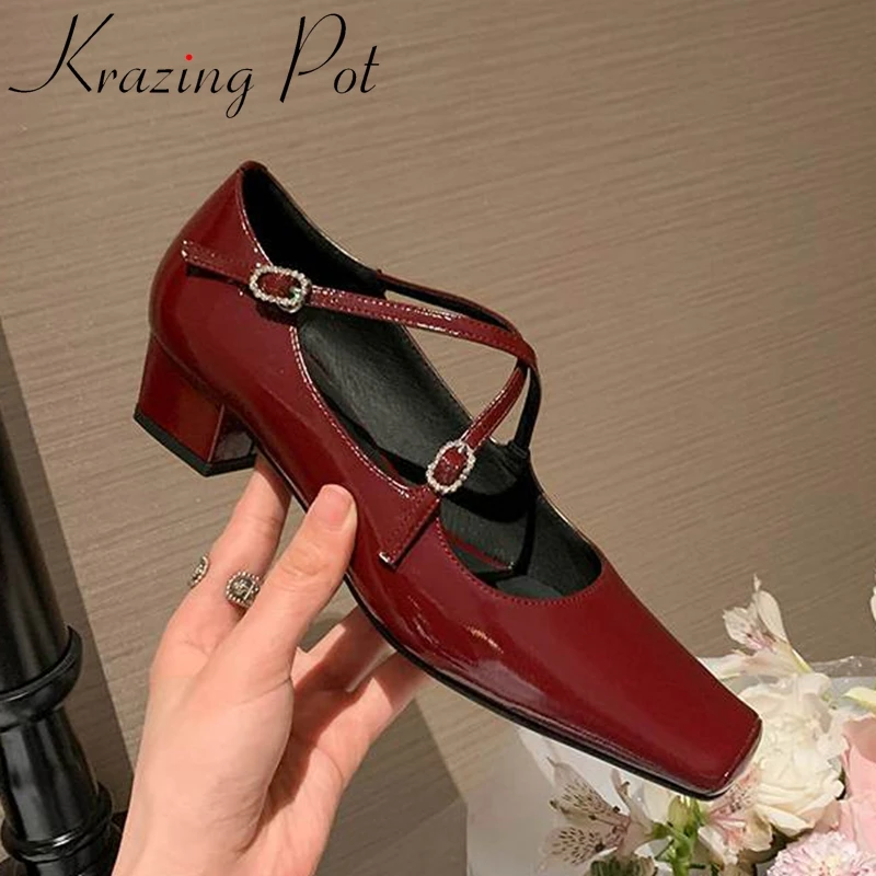 

Krazing Pot Sheep Leather Square Toe Med Heels Modern Shoes Design Mature Buckle Strap Crystal Decorations Maiden Brand Pumps