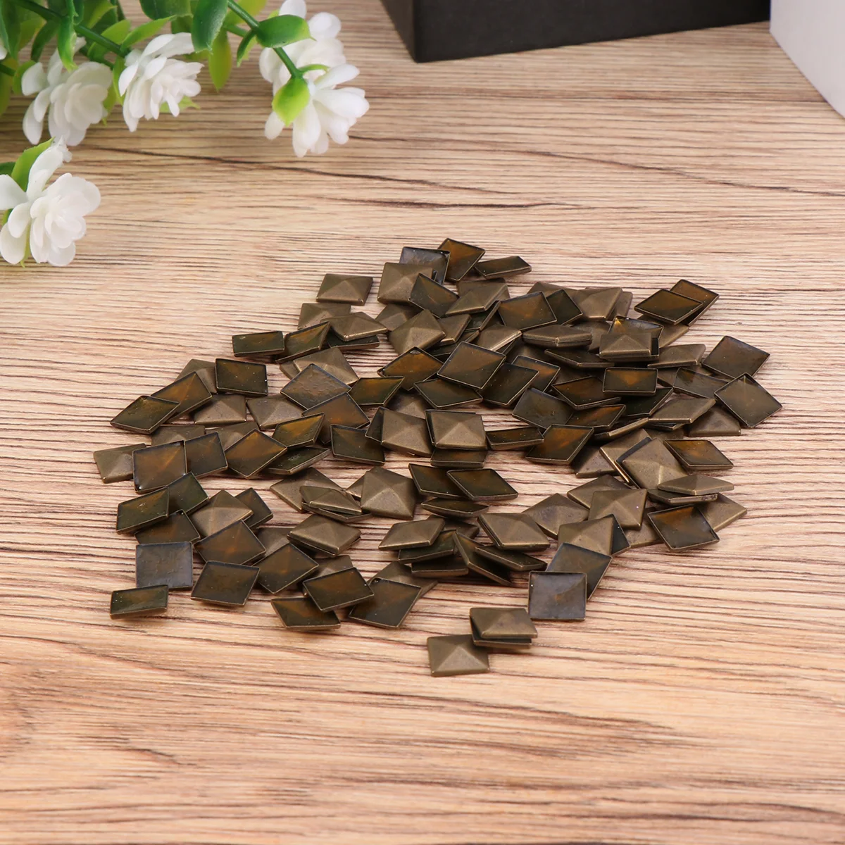 100 Pz 9X9Cm Piramide Spike Flatback Studs Leathercraft Punk Rivet Studs Per Vestiti Borse Scarpe Cintura Decorazione Fai Da Te