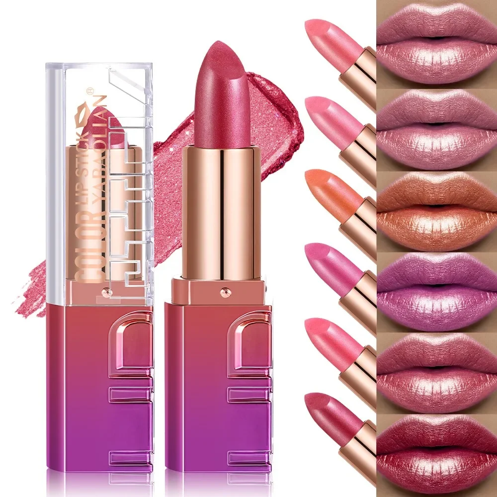 Schimmernder, perlmuttfarbener, glänzender Lippenstift mit goldenem Glitzer, hochpigmentiert, metallisch-glänzend, diamant-glamourös, luxuriös, kräftiger Glitzer-Lippen-Make-up_voghion.com