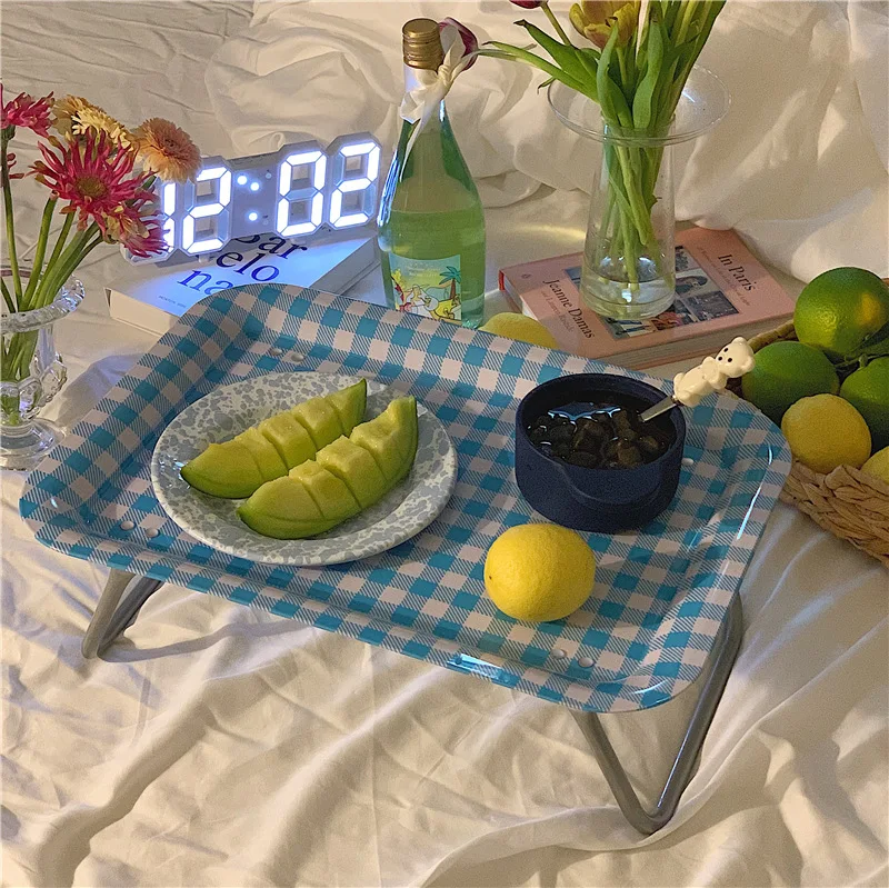 Table à manger à grille bleue et blanche avec la même boîte de rangement, zone de Pomerlove, fait maison, assiette carrée, lit, paresseux, T1, français, rétro