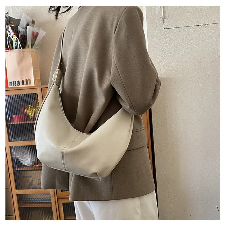 Versatile Women's Shoulder Bag Simple Retro Dumpling Crossbody Bag_voghion.com