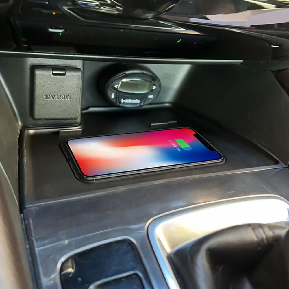 

Car qi wireless chager for Mazda 6/ATENZA 2016 2017 charging pad quick charge phone mount mobile holder interior Accessories