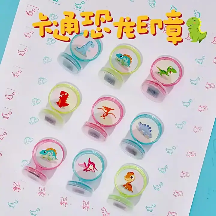 Set di 12 mini dinosauri natalizi che si illuminano al buio, ideali per sacchetti regalo di compleanno o bomboniere, sacchetti per regali, cesti pasquali e calze di Natale