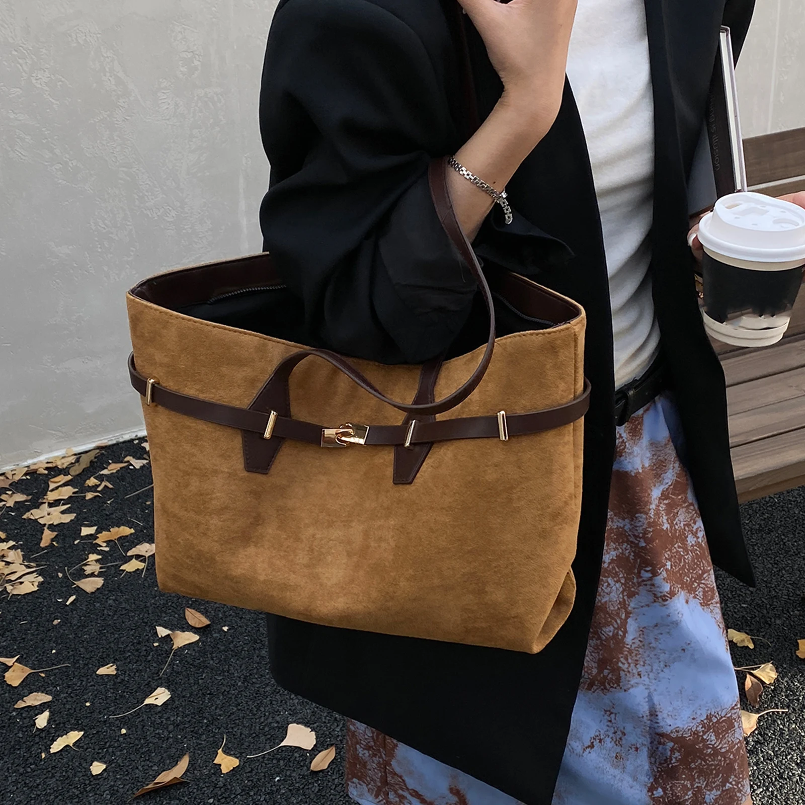 Women Faux Suede Large Capacity Tote Bags with Zipper Belt Decoration Handbag Niche Retro Tote Handbag for School Work Daily Use