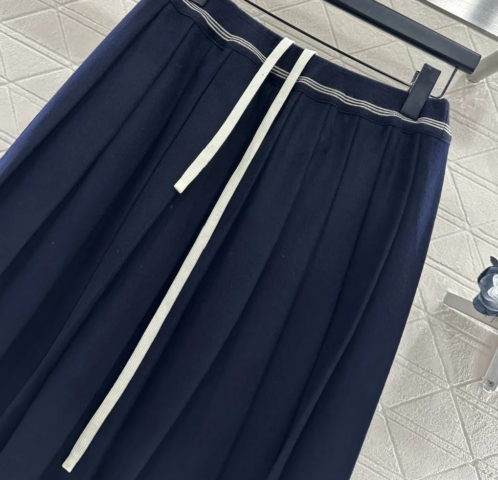 Early spring wool pleated skirt size guide