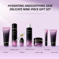Ensemble d'essences hydratantes luxueux et élégant en neuf pièces, comprenant lait nettoyant, eau d'essence, lotion d'essence, sérum d'essence, crème hydratante, crème pour les yeux, masque de nuit, contenant de la niacinamide, de l'extrait de Centella Asiatica et d'autres ingrédients, routine de soin du visage quotidienne, formule sans alcool, texture délicate, doux et non irritant, facile à absorber, hydrate la peau en profondeur, emballage exquis, recommandé pour offrir en cadeau. 2