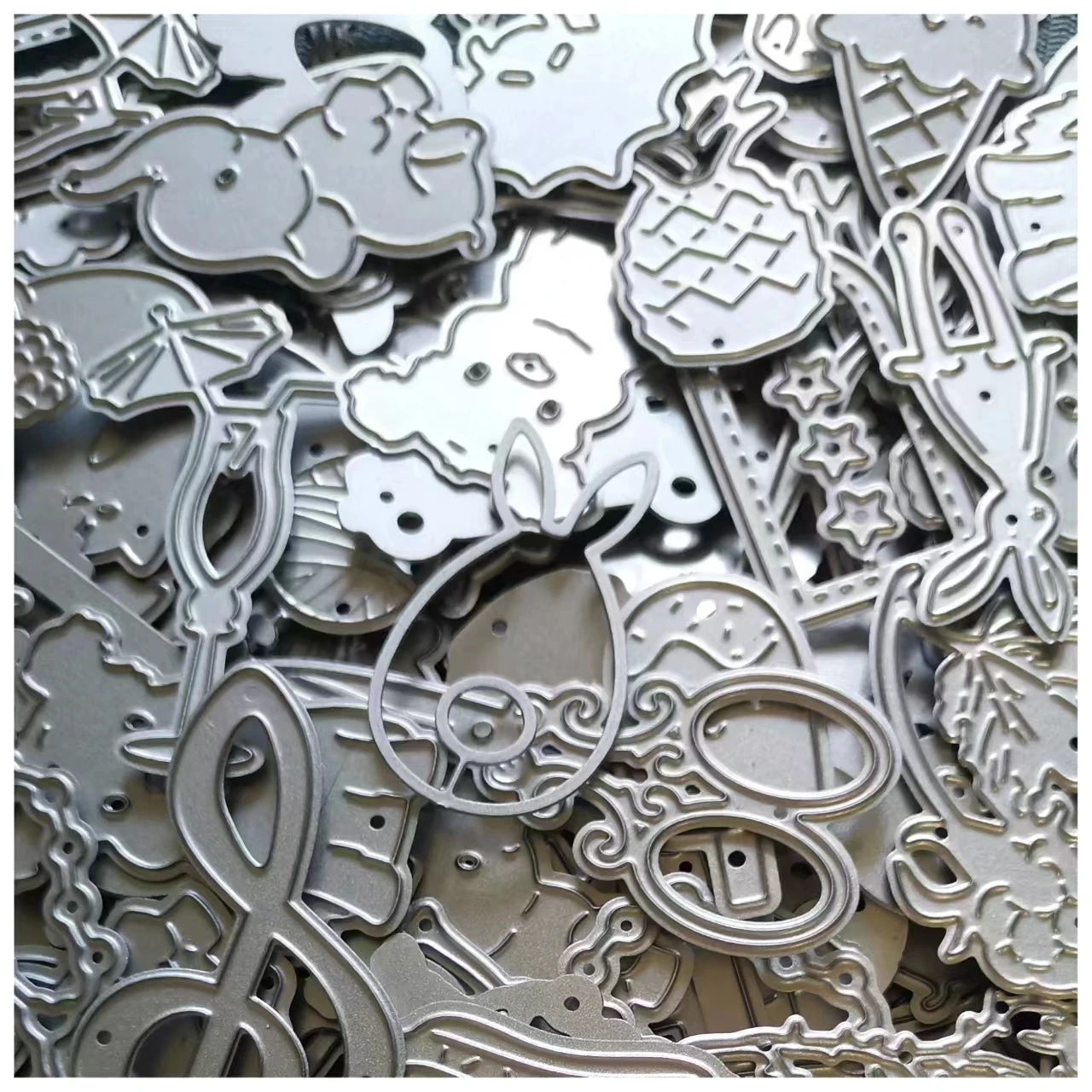 

Randomly Selected Lucky Bags Metal Cutting Dies Small Animal Flower Leaves Background Decoration Scrapbook Greeting Card New