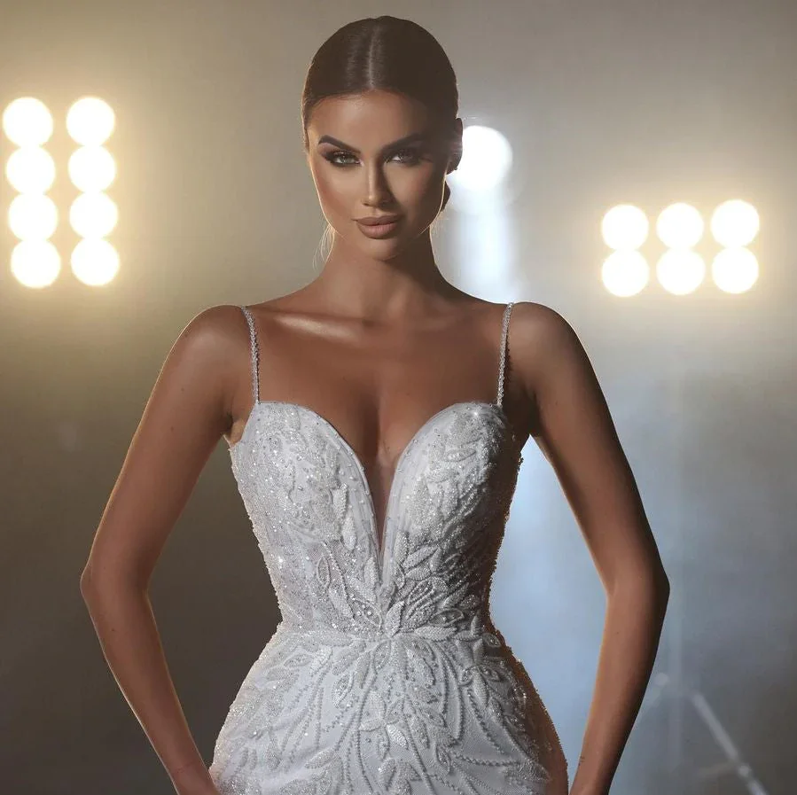 

Женское длинное свадебное платье с юбкой-годе, V-образным вырезом и кружевом