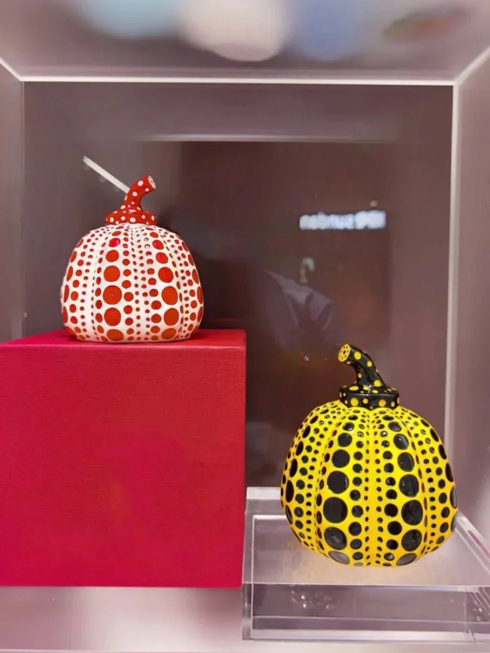 Kusama Yayoi Pumpkin Statue Japanese Art Wave Point Pumpkin Sculpture Morden Resin Crafts Office Home Interior Decor
