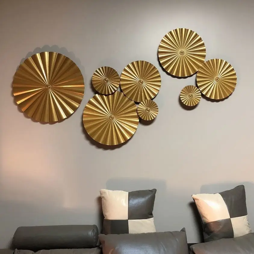 

Modern Wrought Iron Golden Round Plate 3D Wall Sticker Club Hotel Bar Wall Mural Decoration Home Livingroom Wall Hanging Crafts