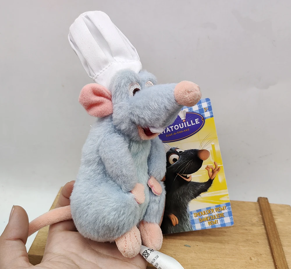 thumbnail image 1 of Disney Store Ratatouille Chef Remy - Peluche con hombros magnéticos Nuevo y otros muñecos de peluche con hombros magnéticos, 1 of 5