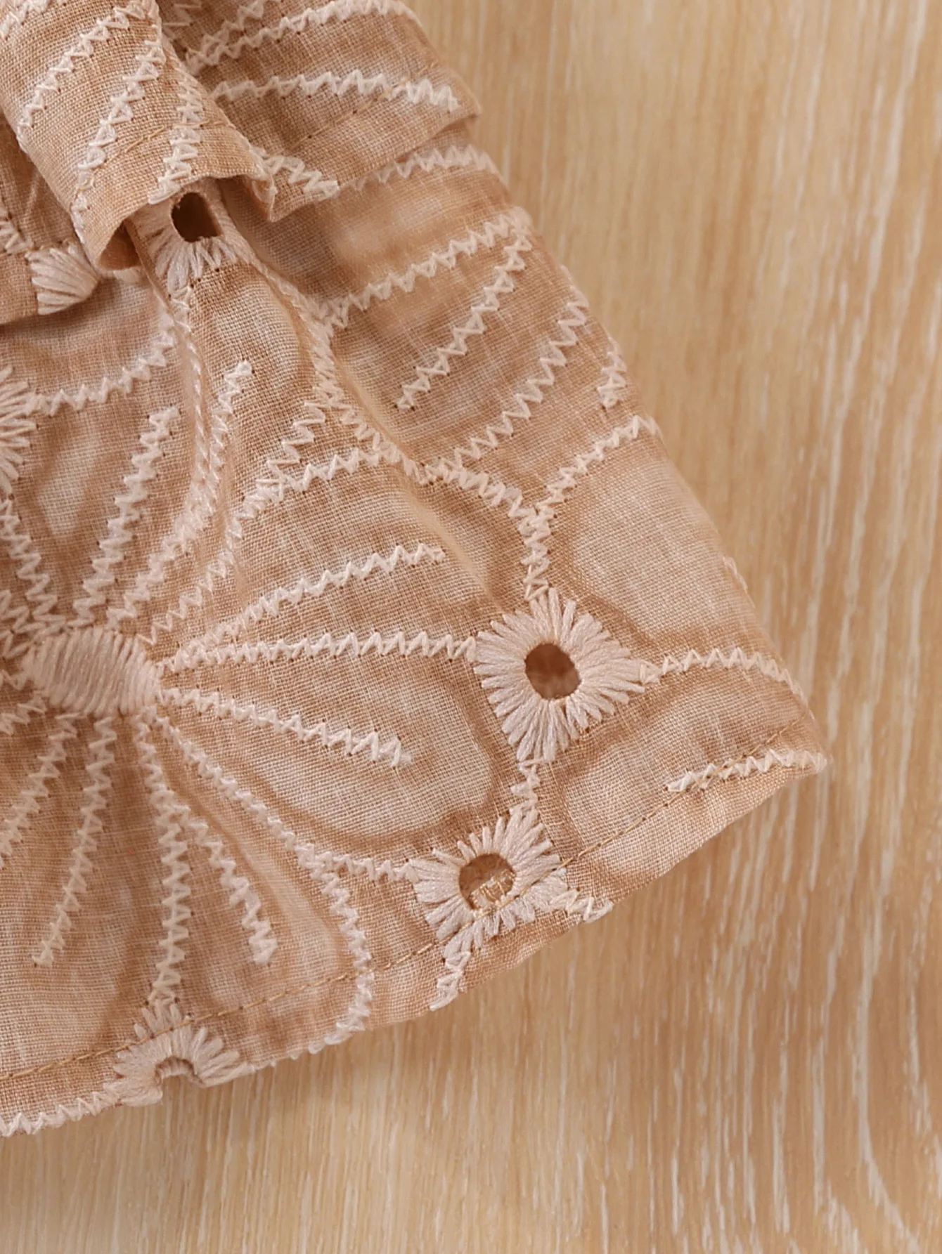 여아용 속이 비치는 자수 오프숄더 러플 탑 + 데님 프린지 반바지 스윗 쿨 스타일 투피스 세트