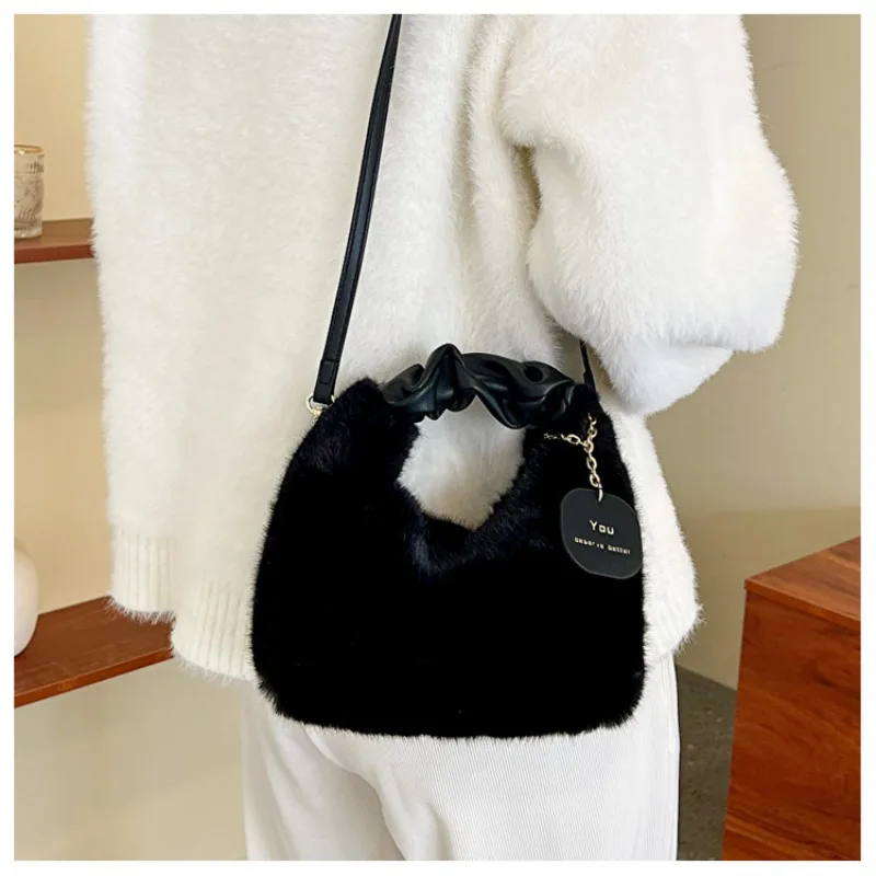

High End Plush Handheld Bag for Women's New Fashion Autumn/Winter Plush Shoulder Bag Versatile and Unique Chain Crossbody Bag