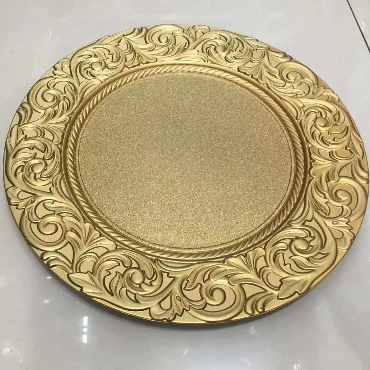Plastic Plates 6pcs Plastic Gold Charger Plates 13" Round Patterned Placemat For Wedding Christmas Decor Table