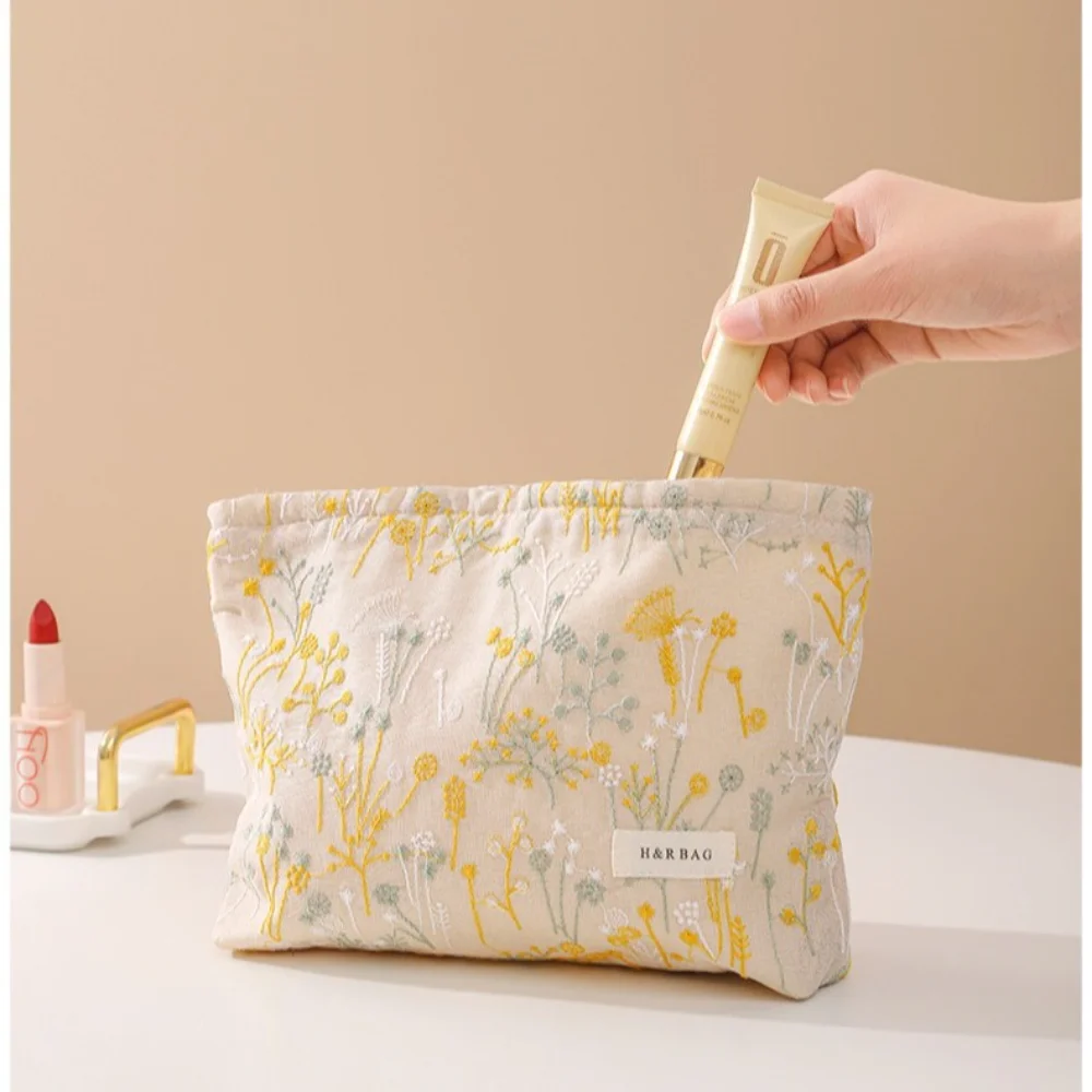 

Women's Makeup Bags Retro Floral Embroidered Cosmetic Bag Large Capacity Travel Make Up Organizer Toiletries Storage Bag Pouch