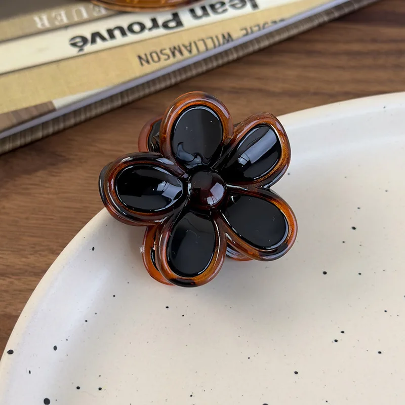 Wunderschöne bernsteinfarbene Blumen-Haarklammer mit Acrylmaterial, ideal für stilvolle Hochsteckfrisuren und Glamour hinzufügen an Ihren Look – Detail 22