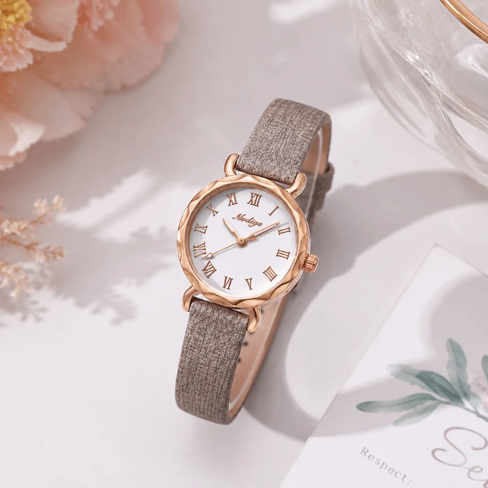 Elegant Minimalist Women's Leather Strap Wristwatch - Water Resistant Fashion Accessory