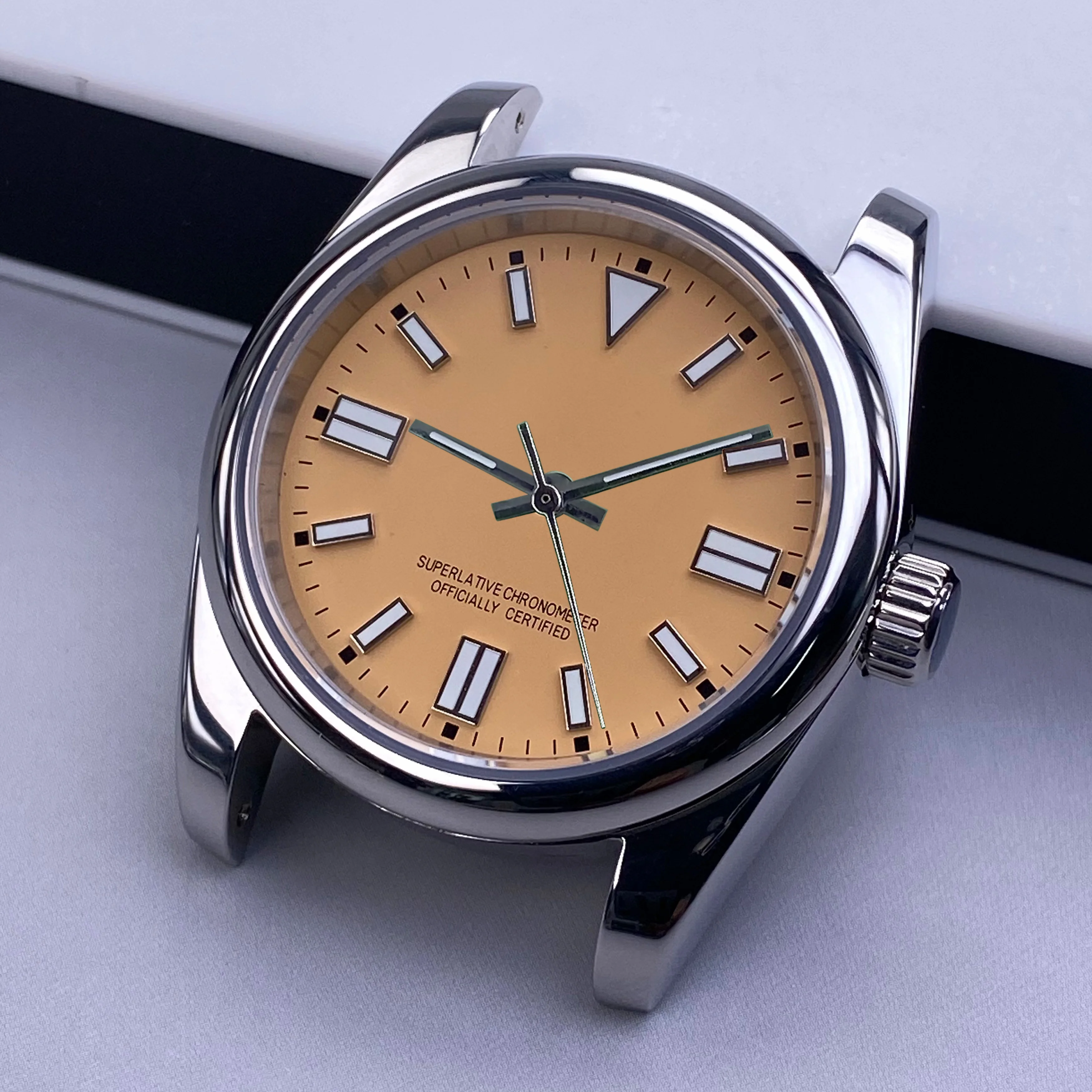 Elegant 36mm/39mm Sapphire Glass Stainless Steel Watch Case with Green Luminous Dial Compatibility