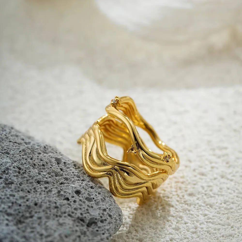 2025 Hollow Twisted Wave-shape Wide Knuckle Ring for Women Shiny CZ Zircon Striped Geometric Rings Charm Party Jewelry Wholesale
