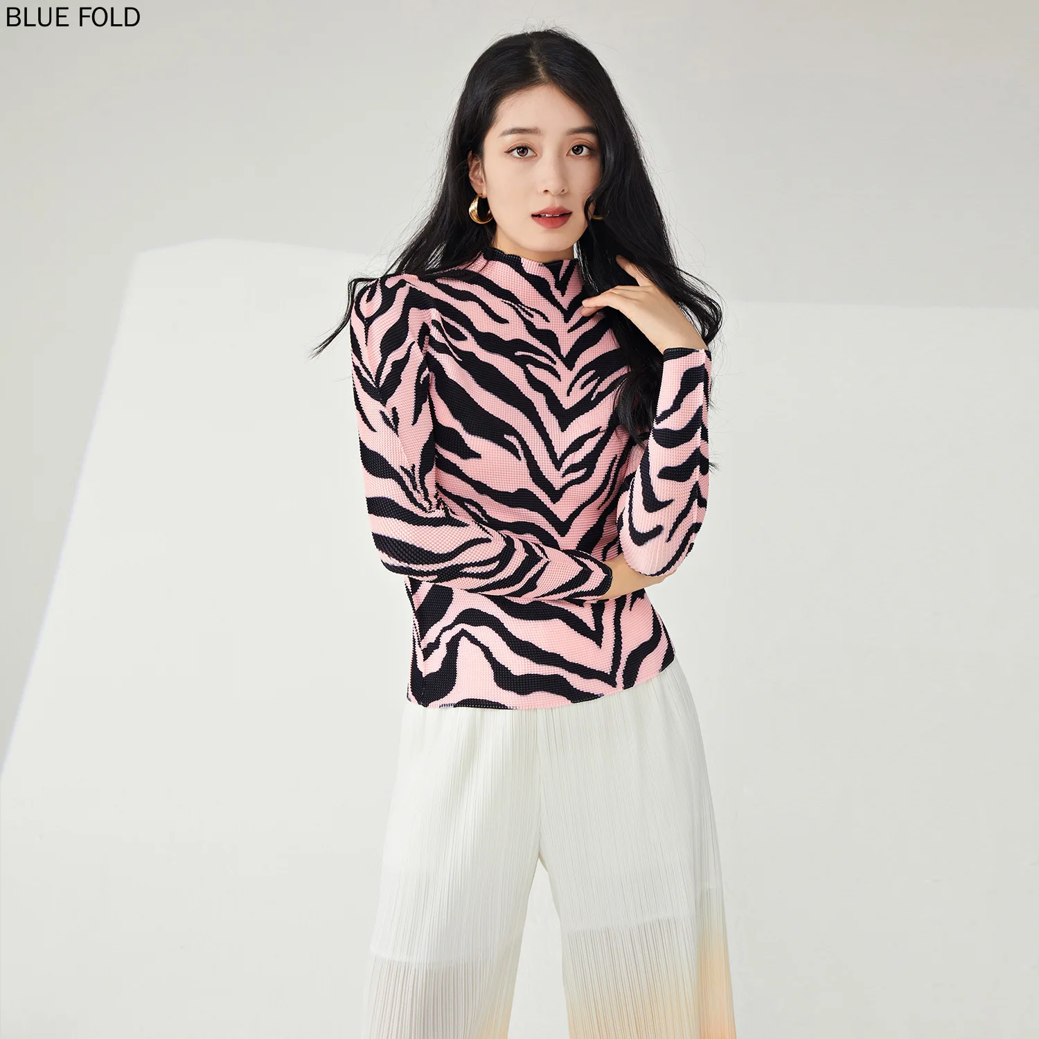 

Miyake Women's T-shirt High-end Women's Design Zebra Print Long-sleeved Temperament Commuting Pleated Top Bottoming Shirt Spring