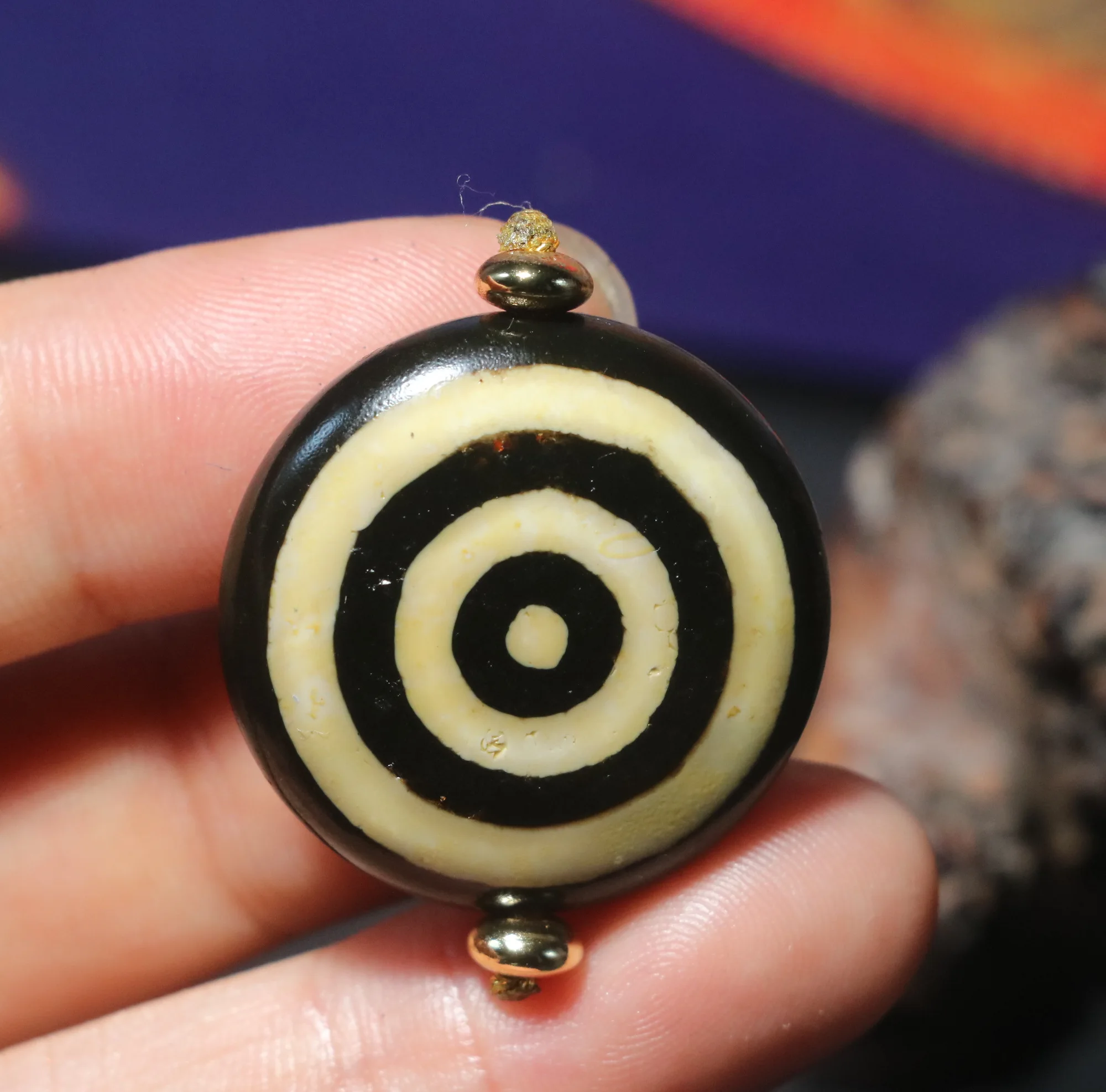 

No.210126N14 Magic Energy Tibetan Old Agate Oily Patina Goat Heaven Eye dZi Bead Totem Amulet Good Saurces