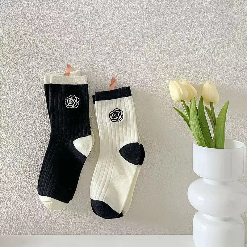 1/2 Paar Kamelienrosen bestickte Mid-Tube-Socken, süßer koreanischer Ins-Stil-Rock, passende Wadensocken, sportliche, atmungsaktive Baumwollsocken – Detail 6