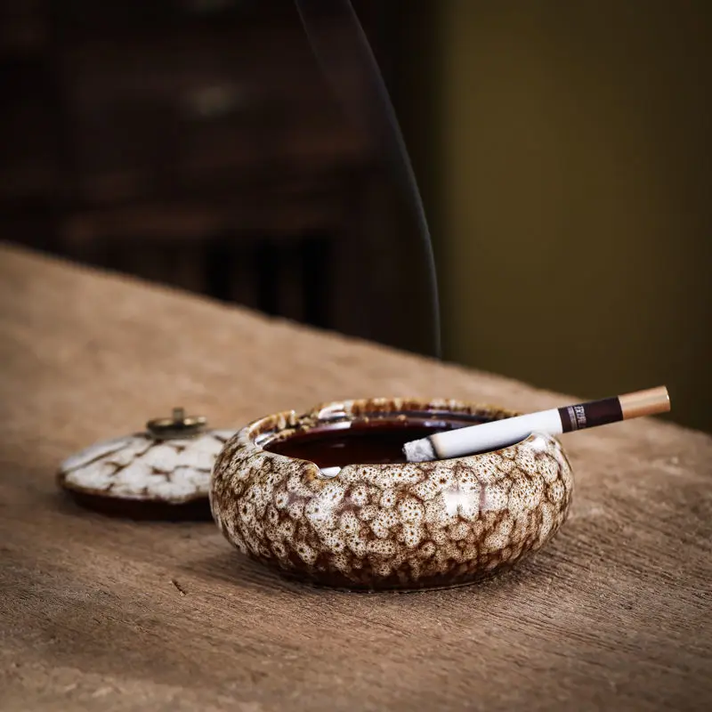 Ceramic Ashtray Creative Anti-fly Ash with Cover Smoke Tray Living Room Decoration