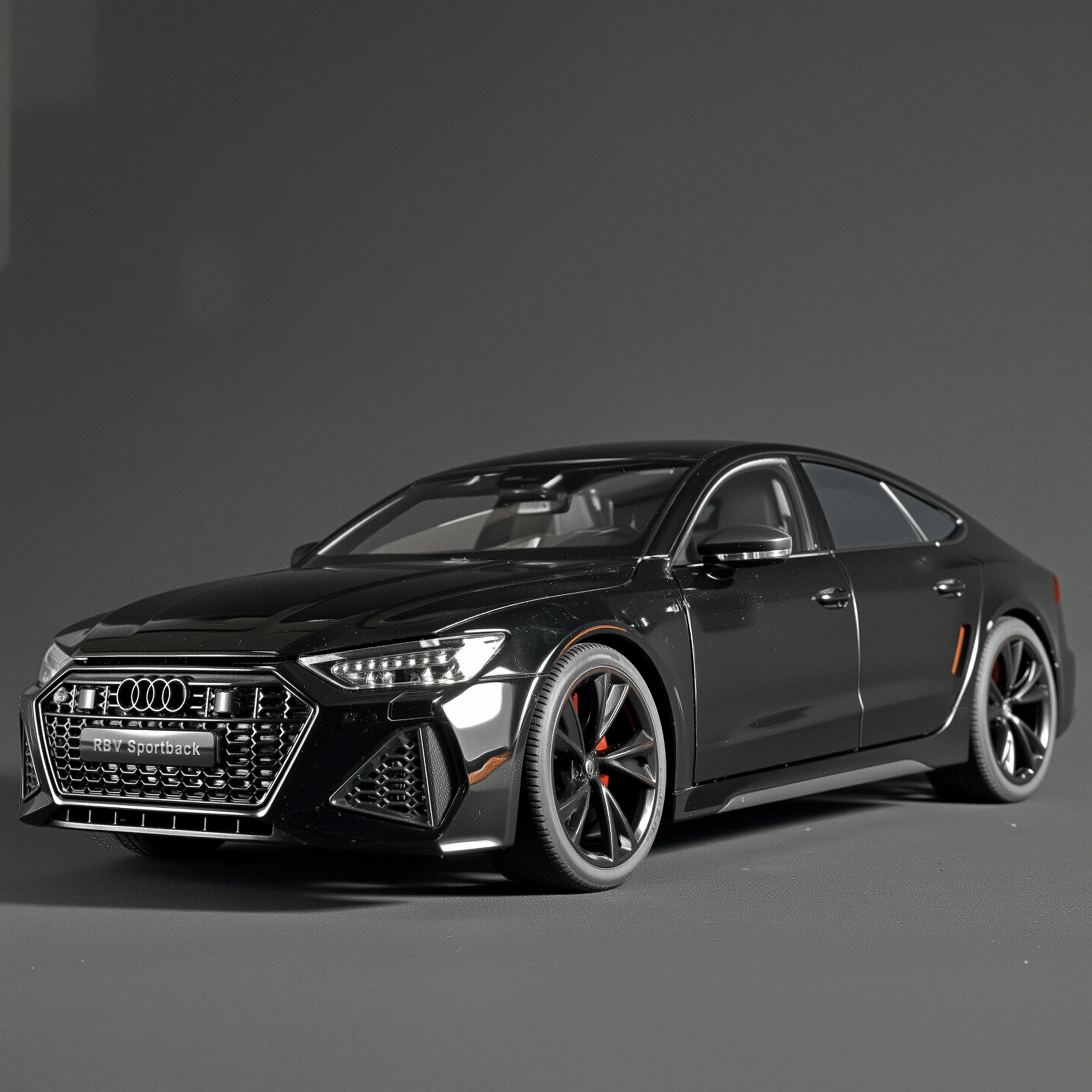 アウディ RS7 1/18 ブラック Audi RS7 Sportback, Black w/Sound & Light 1:18 Diecast Model