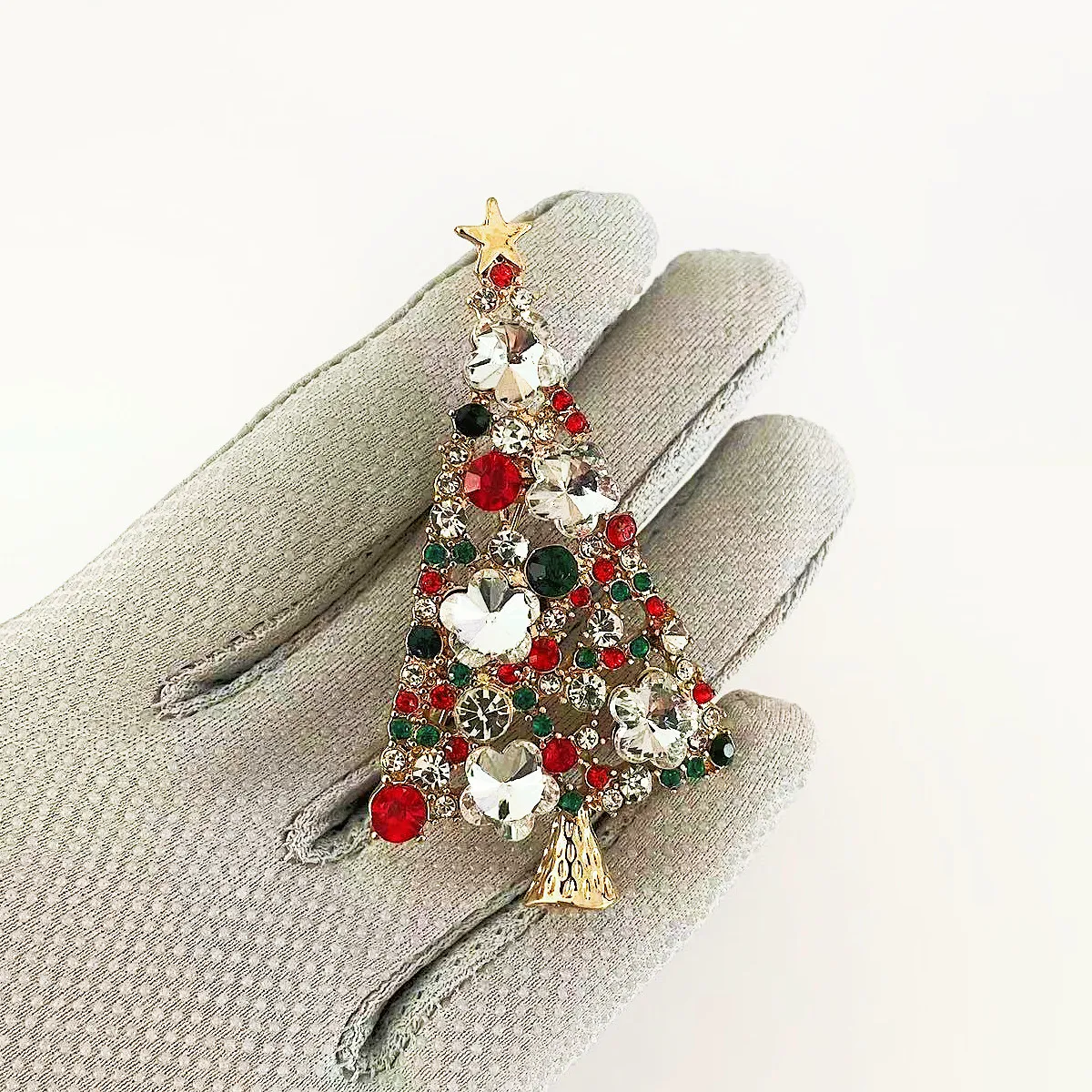 

MITTO FASHION JEWELRIES AND HIGH-END ACCESSORIES MULTI-COLOR RHINESTONES PAVED PIN CHRISTMAS TREE GIFT BROOCH