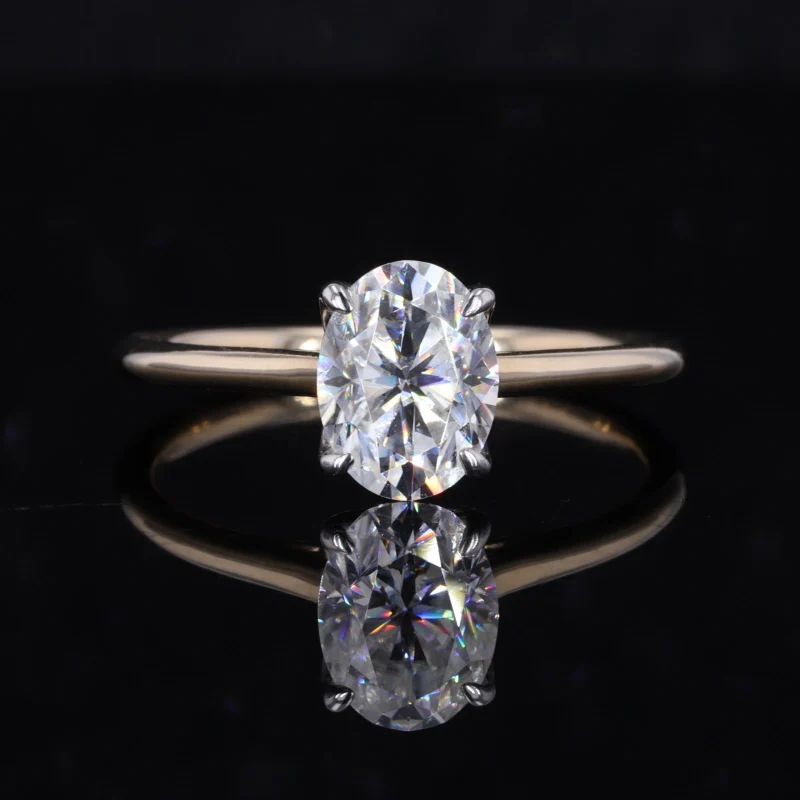 

Кольцо из желтого золота с 4 когтями из белого золота, 6 х8 мм