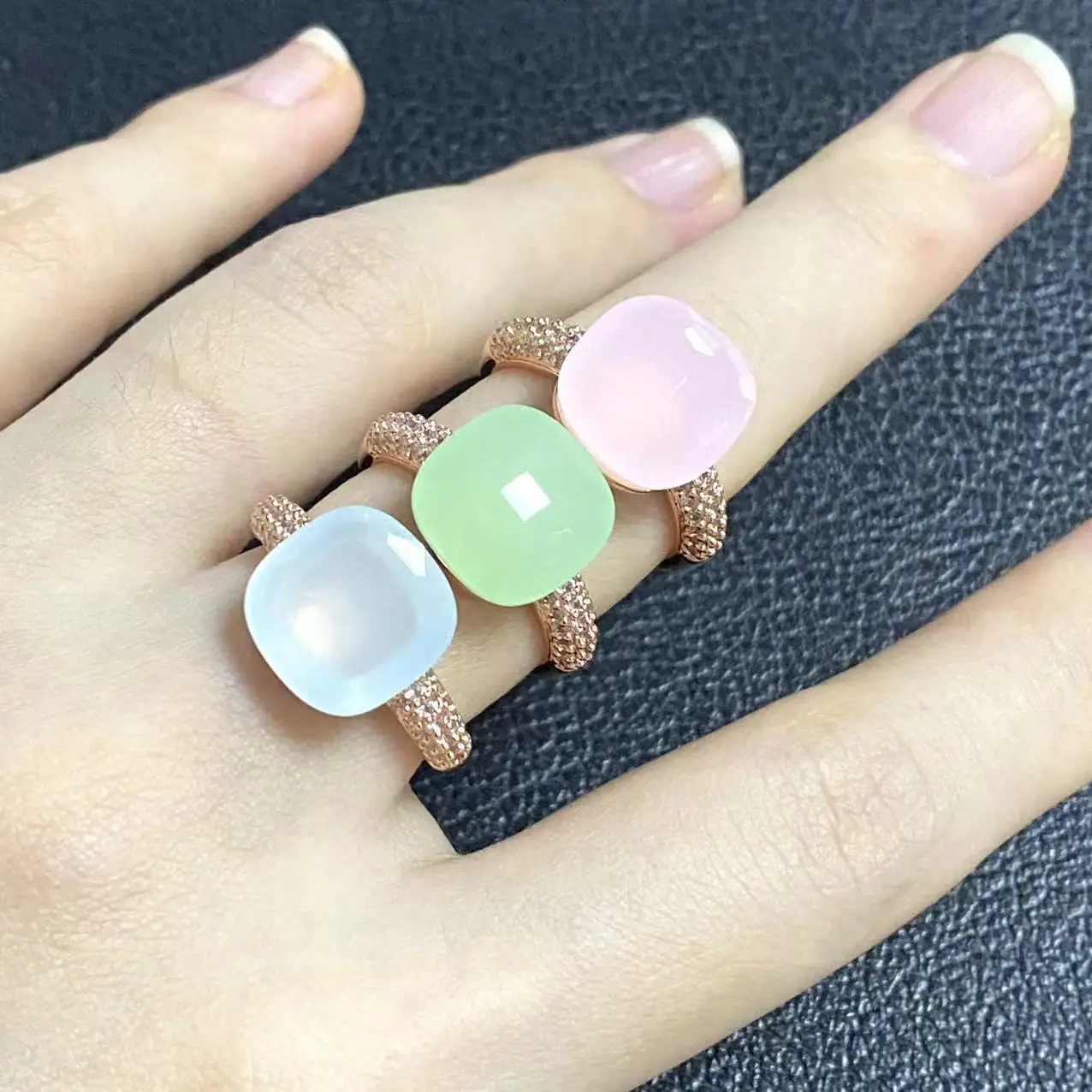 

Женское кольцо с инкрустацией из фианита, 12,6 мм