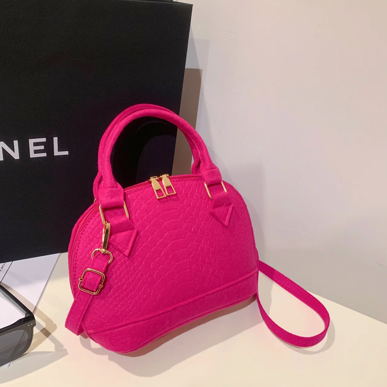 Women's Large Crossbody  Retro Felt Handbag with Makeup Organizer Solid-Color Casual Purse for Everyday Use Travel Shoulder Bag