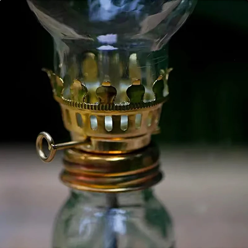 Metal Kerosene Lantern Vintage Oil Burning Lantern Hurricane Table Lamps With Handle For Dinner Party Bedroom Kitchen wind lamp,glass oil lamp