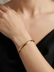Elegant Hammered Diamond Stainless Steel Bracelet with 18K Gold Plating - 60mm (Gold - color)