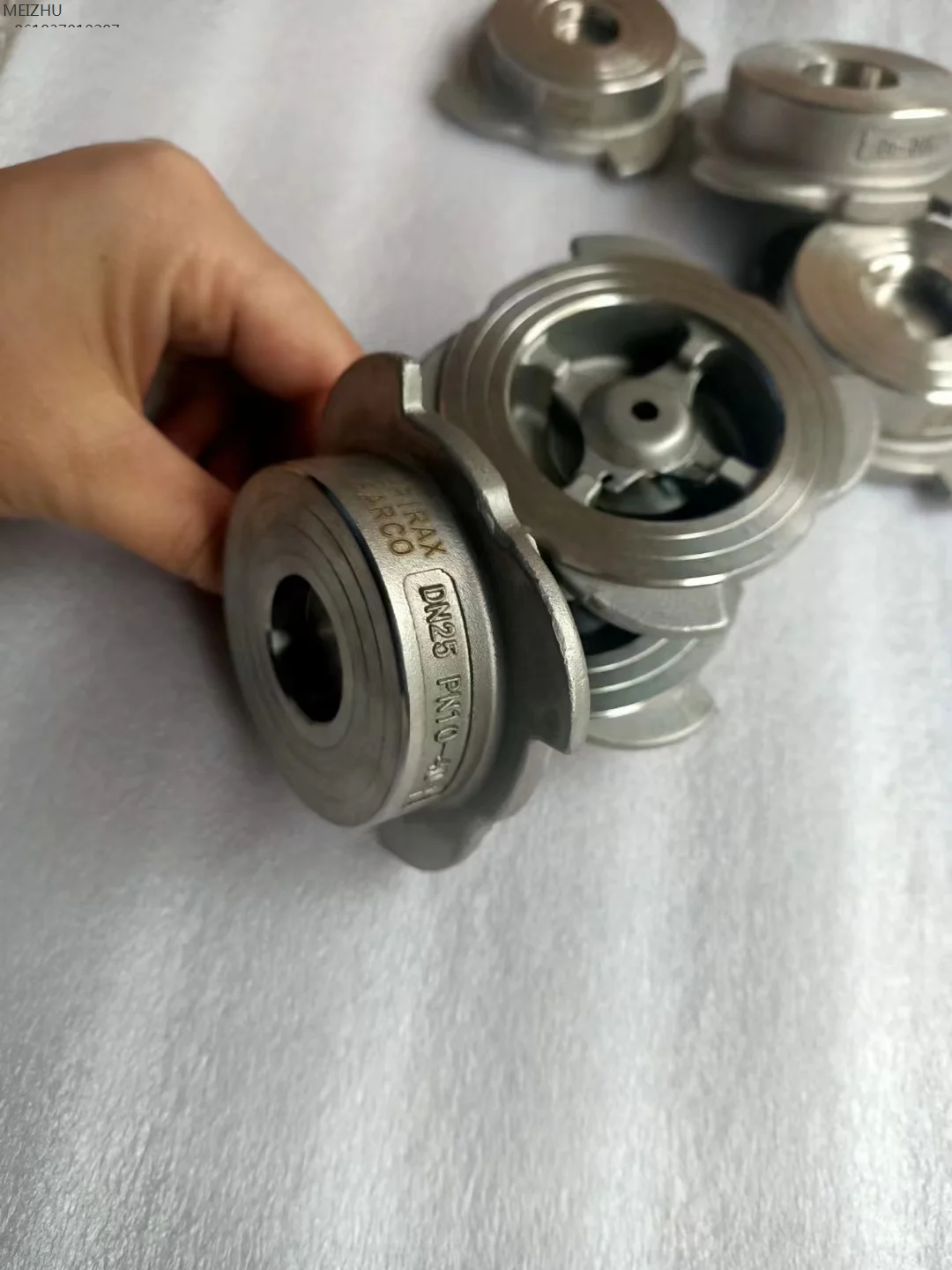 Dcv3 Летающая бабочка пара заколок