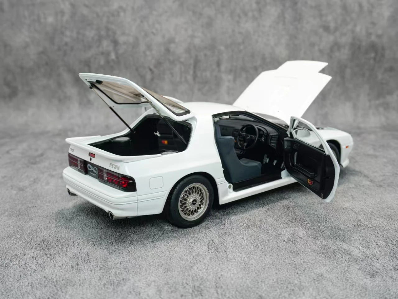 mazda RX7 FC 1:18 WHELART 未使用新品 1/18 mazda RX7 FC 1:18 WHELART 未使用新品 1/18 - メルカリ