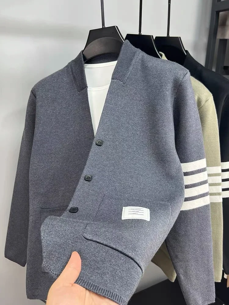 

Дизайнерский Модный брендовый вязаный кардиган, мужской свитер, шаль, новинка 2022, повседневный Высококачественный простой Однотонный свитер, пальто на осень