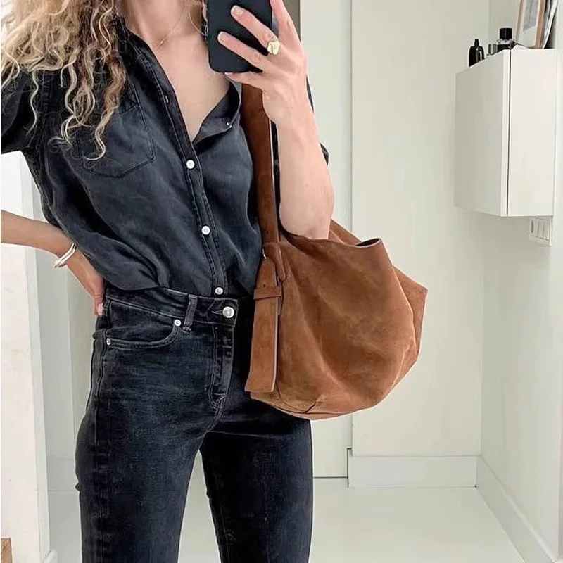 2025 New Retro Bag Brown Large Capacity Shoulder Bag, Underarm Bag, Crossbody Bag Fashion and Leisure Daily Commuter Women's Bag